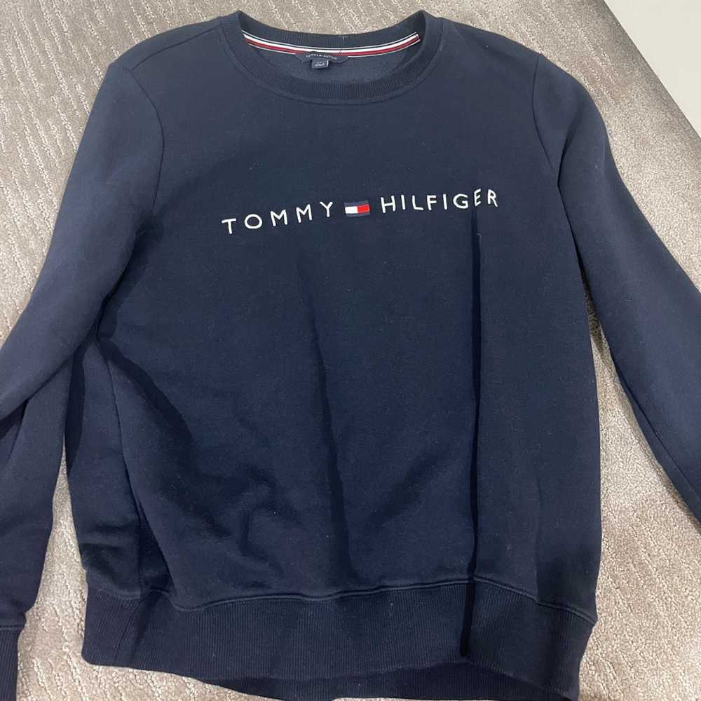 navy sweatshirt